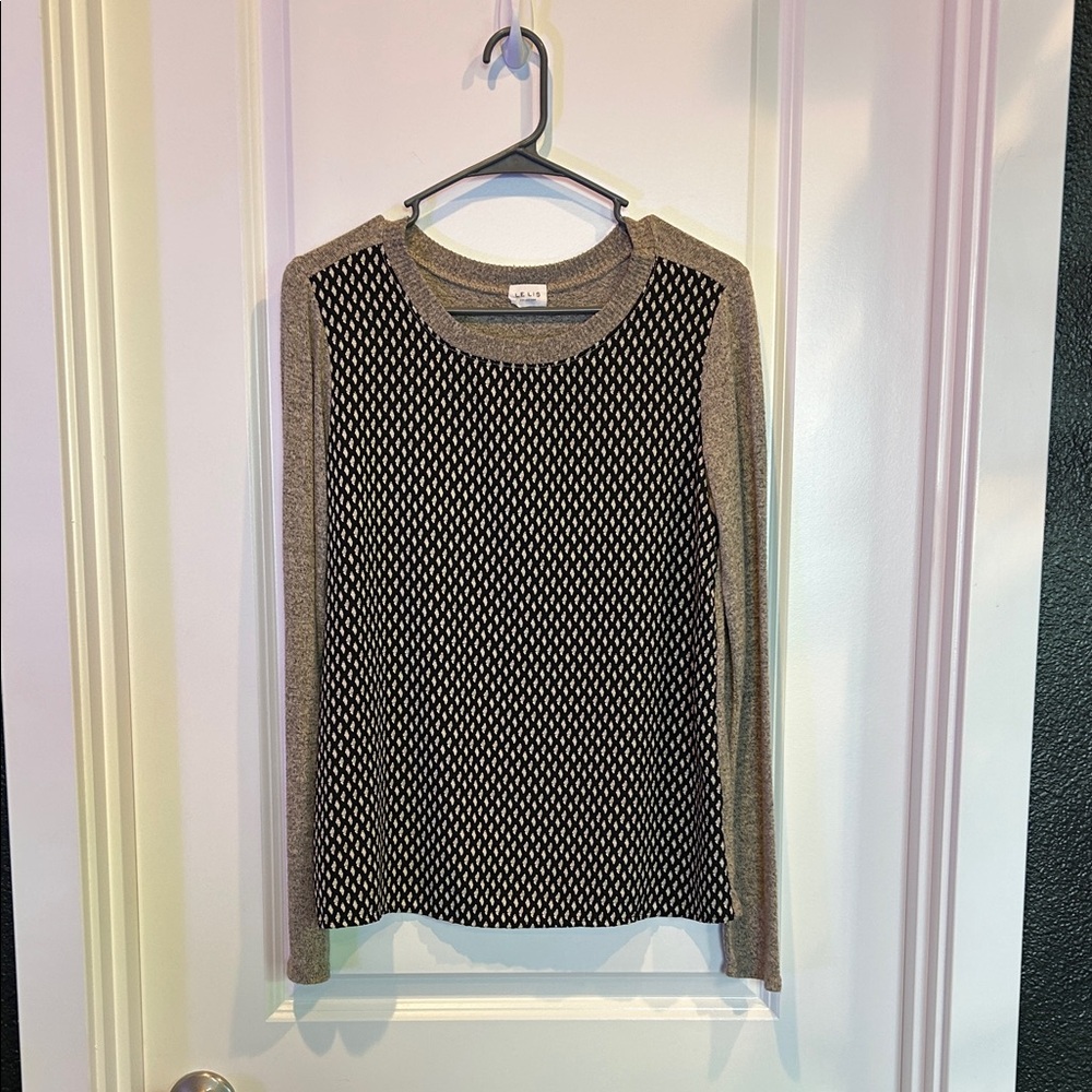 Le Lis Black and Tan Long Sleeve Top